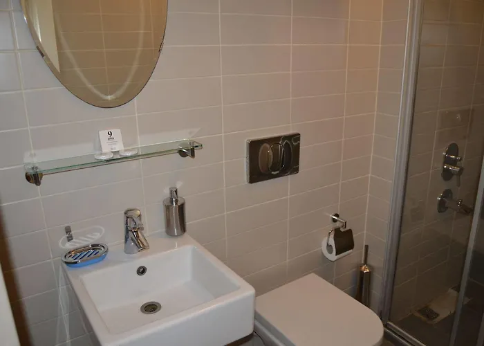 호텔 9 Boutique (adults Only) 2*